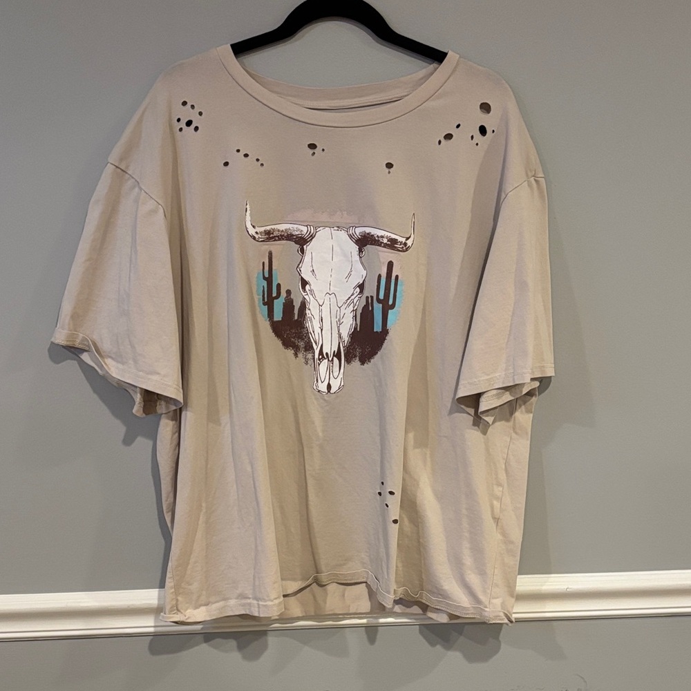 Graphic Tee with Bull Skull Design
